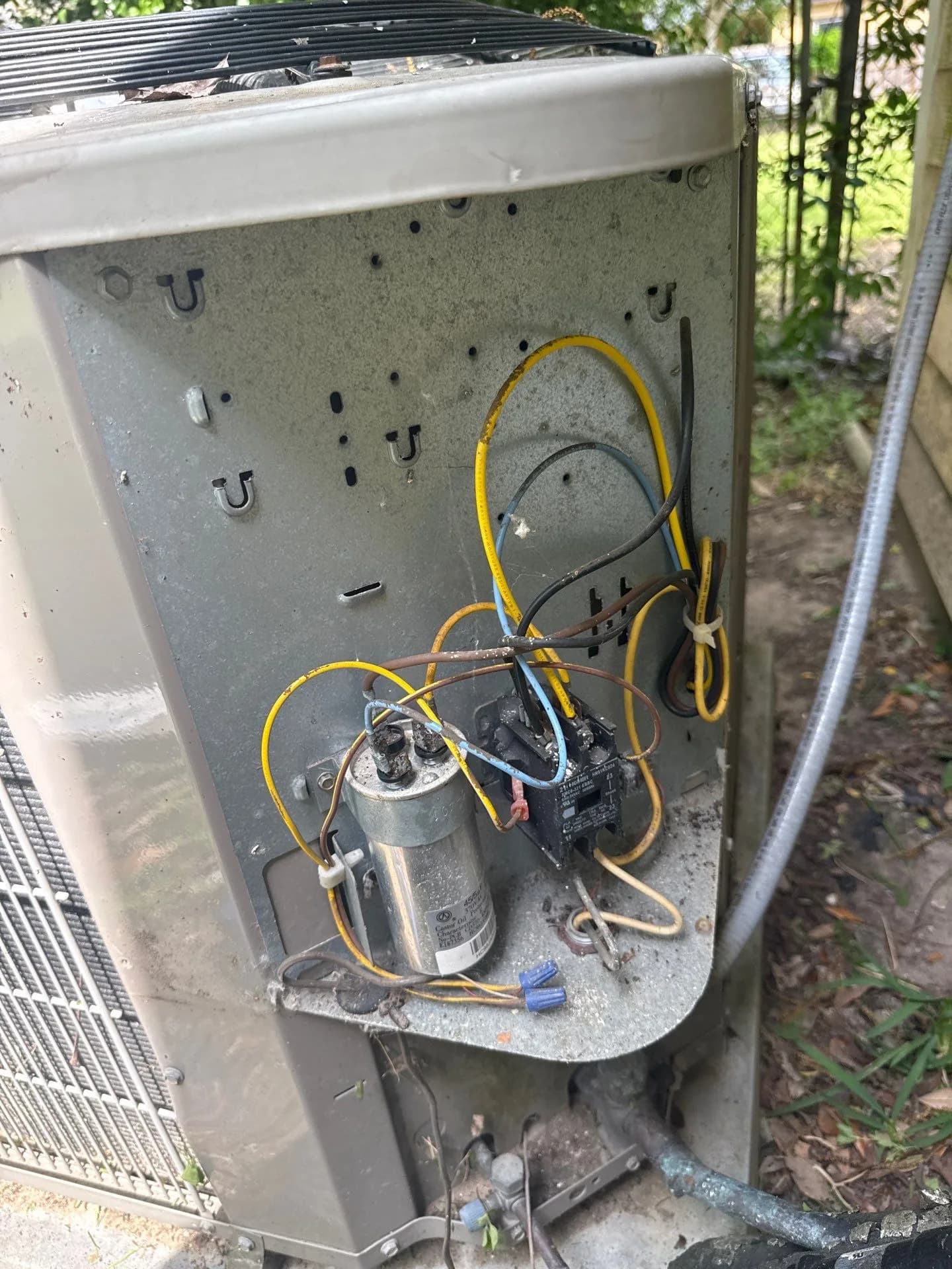 Weird Fan Noise and No AC in a Galveston Home
